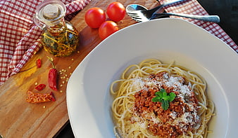 Spaghetti Bolognese with Fresh Tomatoes and Herbs