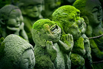 Moss-covered Jizo statues at Otagi Nenbutsu-ji temple in Kyoto