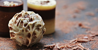 White Chocolate Truffle with Cocoa Powder and Shavings