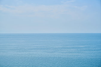 Serene Blue Ocean Horizon with Calm Waters and Sky