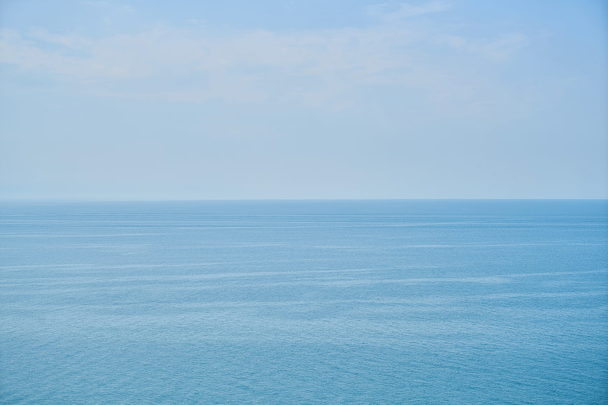 Serene Blue Ocean Horizon with Calm Waters and Sky