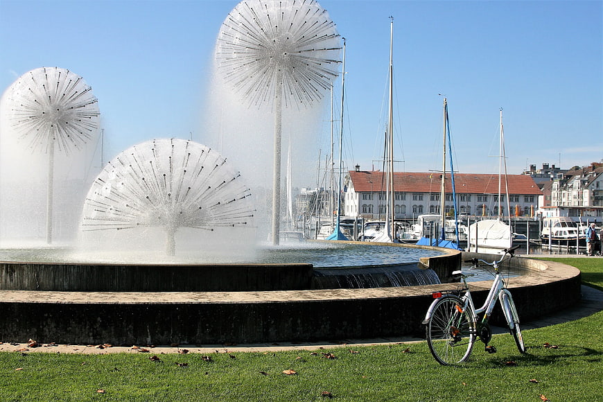 Bicycle parked near dandelion fountain in harbor