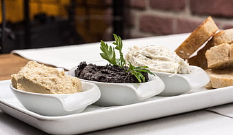 Mediterranean Dip Platter With Tapenade And Bread
