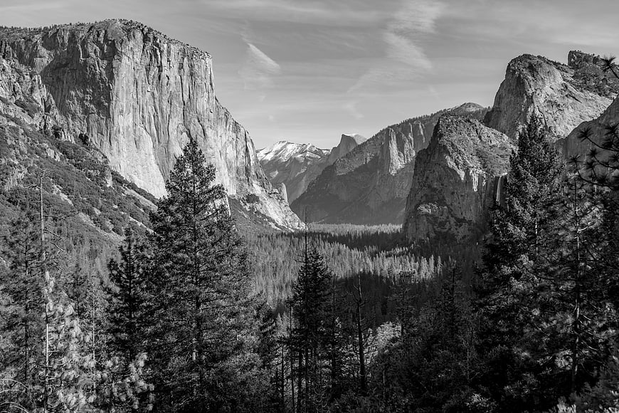 Black and white panoramic view of Yosemite Valley granite cliffs