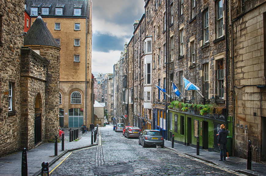 Historic Cobblestone Alleyway in Edinburgh, Scotland