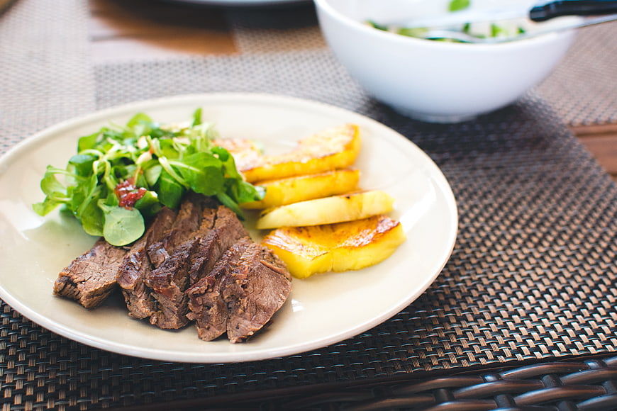 Sliced roast beef with grilled pineapple and salad