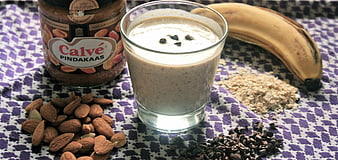 Healthy Peanut Butter Banana Smoothie with Almonds and Oats