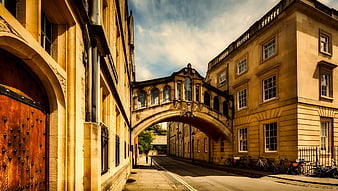 Bridge of Sighs in Oxford, England, historic stone architecture and street view
