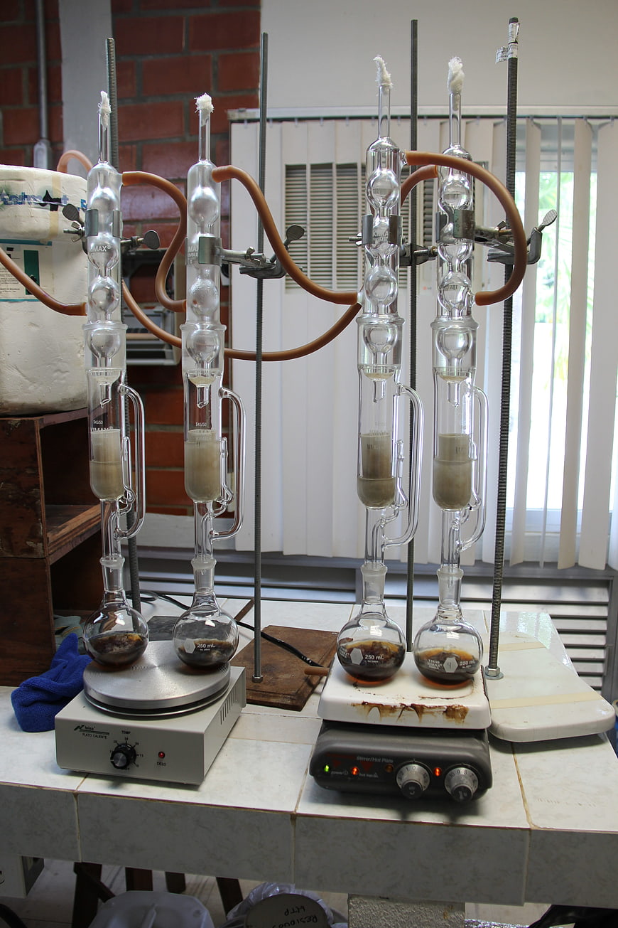 Laboratory Soxhlet Extraction Apparatus with Glassware