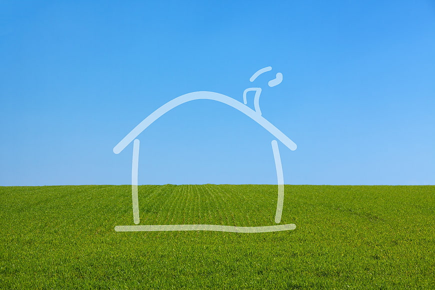 White house outline sketch on green field and blue sky background