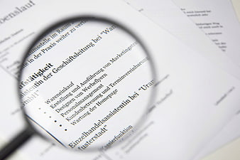 Magnifying glass over German resume text