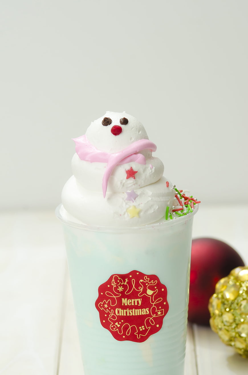 Cute Christmas Snowman Soft Serve Dessert Drink in Plastic Cup