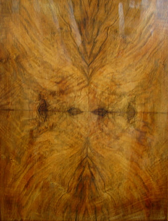 Symmetrical Wood Grain Texture with Face Pattern
