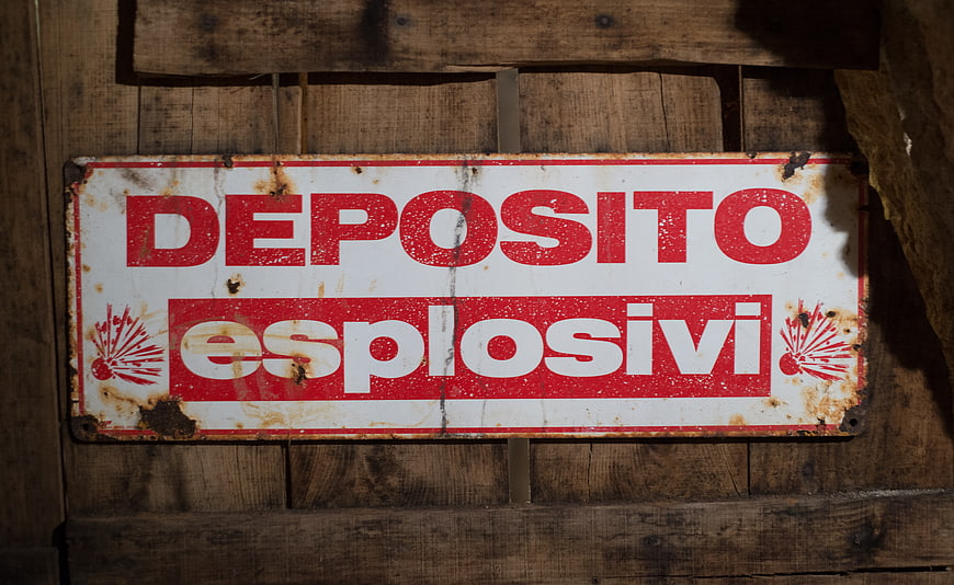 Vintage Italian Explosives Warning Sign on Wooden Wall