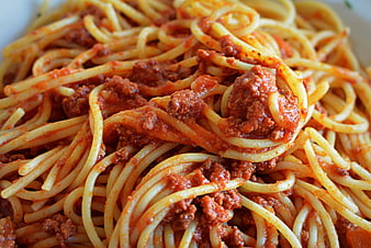 Close-up of spaghetti bolognese with meat sauce