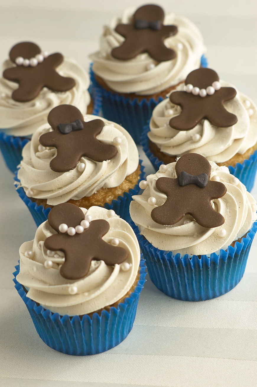 Gingerbread Man Cupcakes with Vanilla Frosting