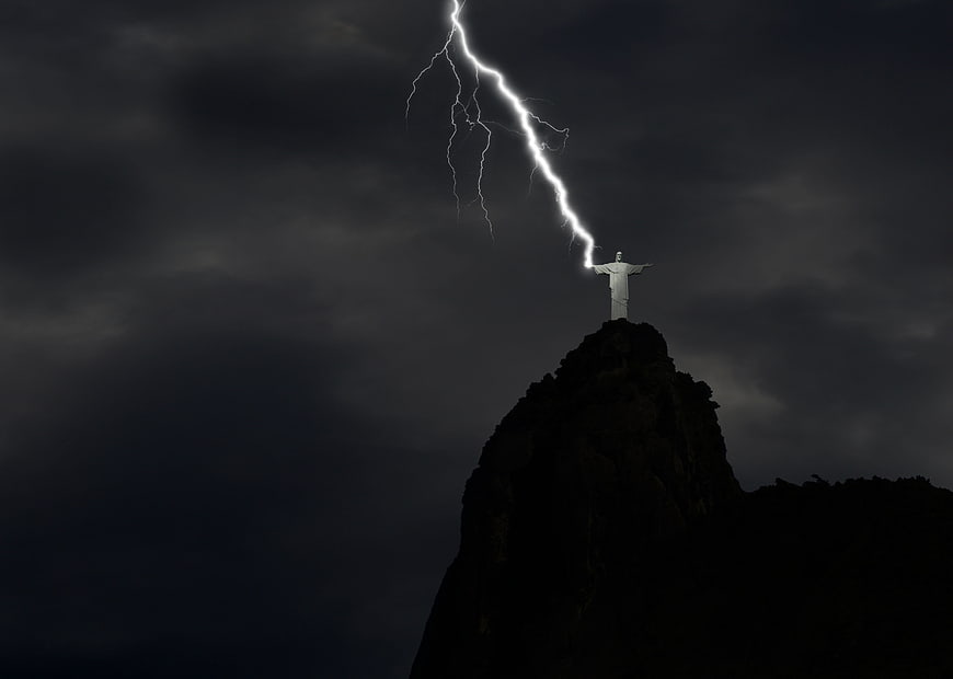 Christ the Redeemer statue struck by lightning in Rio de Janeiro