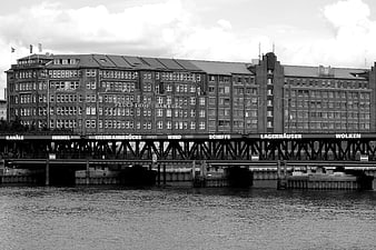 Black and white photo of Fruchthof Hamburg warehouse and bridge