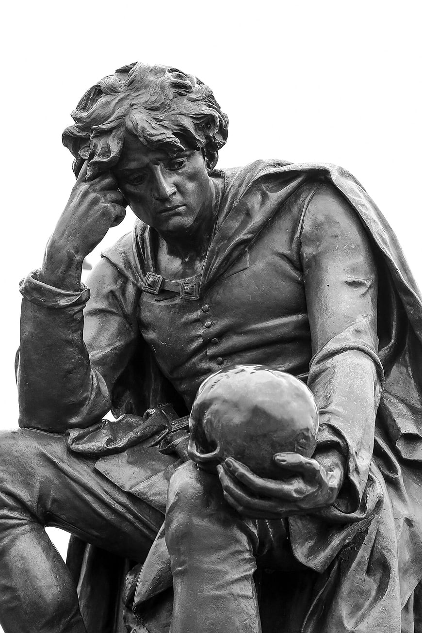Black and white photo of Hamlet statue holding Yorick's skull