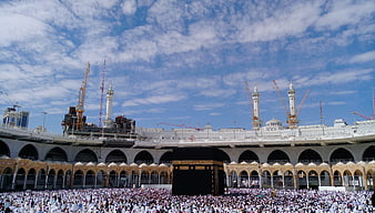 Wide View of Kaaba and Pilgrims in Mecca