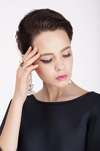 Elegant woman with pearl jewelry and pink makeup