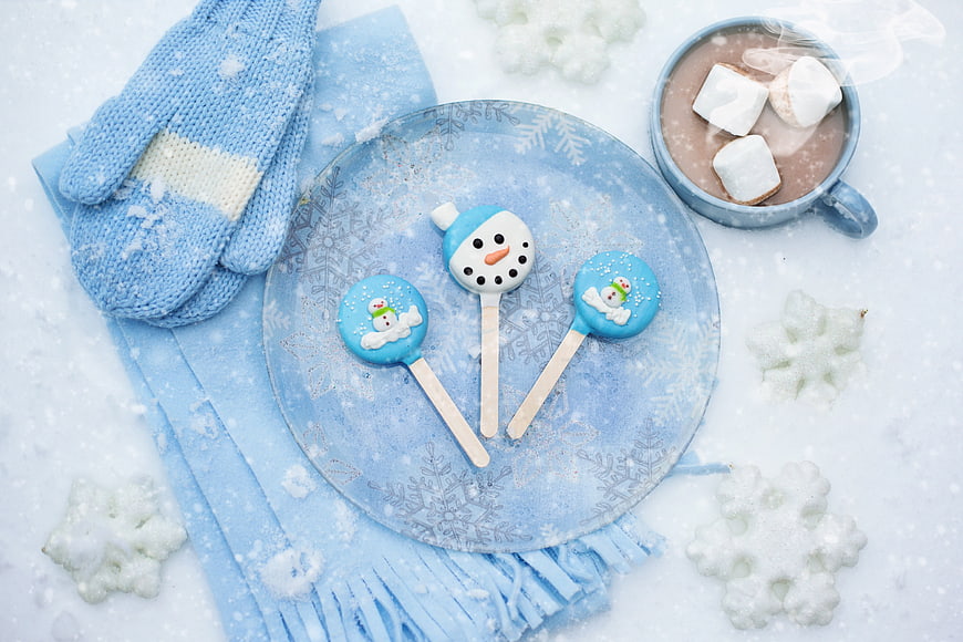 Winter snowman cake pops with hot chocolate and blue mittens