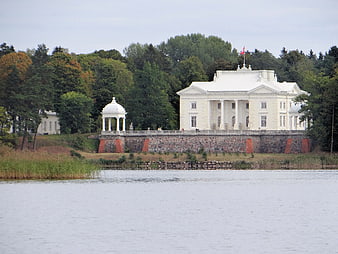 Tyszkiewicz Palace in Zatoczje by the lake