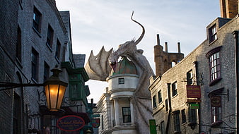 Dragon statue in Diagon Alley at Universal Studios