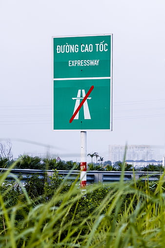 Green Expressway End Road Sign in Vietnam