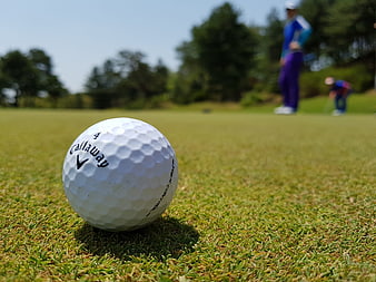 Close-up of a Callaway golf ball on a green fairway
