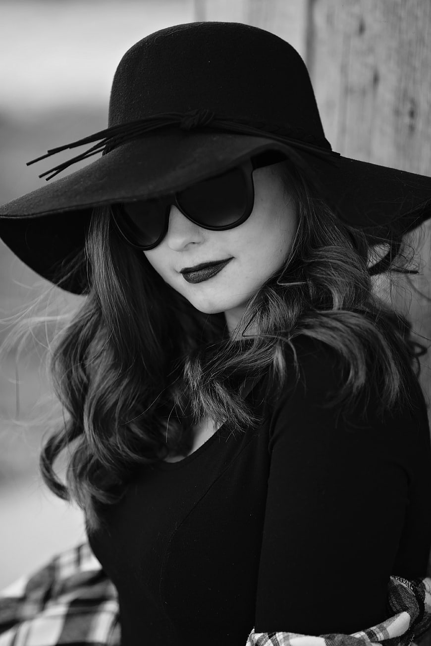 Stylish woman in black hat and sunglasses portrait