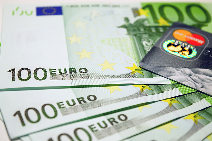 Close-up of 100 Euro banknotes and credit card