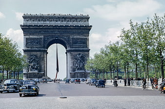 Vintage View of Arc de Triomphe with Classic Cars in Paris