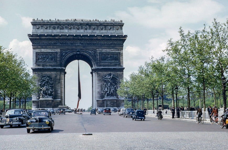 Vintage View of Arc de Triomphe with Classic Cars in Paris
