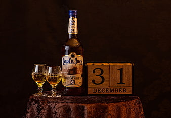 Capt'n Jack Rum Bottle and Glasses with Wooden Advent Calendar