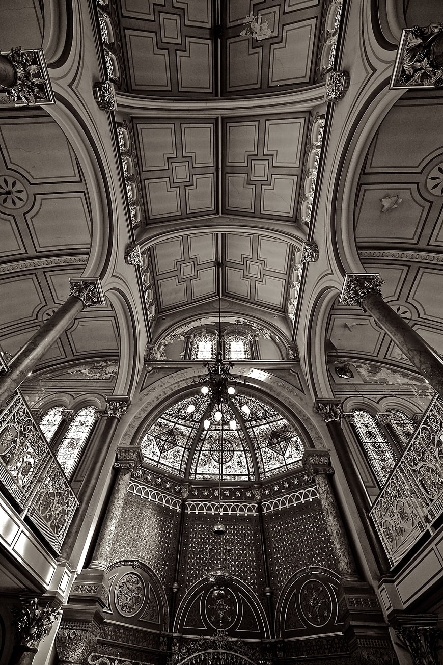 Black and white interior of historic Brighton Synagogue ceiling