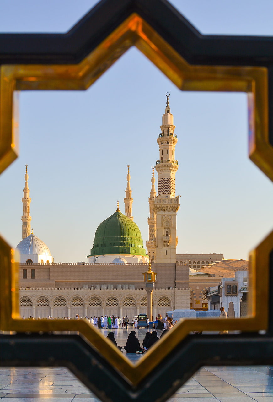 Masjid Nabawi Green Dome Framed By Islamic Archway
