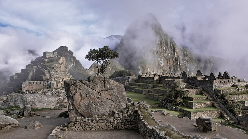 Machu Picchu ruins with Huayna Picchu mountain in clouds