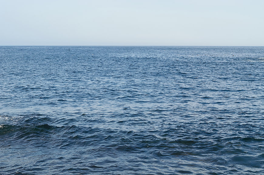Calm Blue Ocean Waves Horizon Seascape