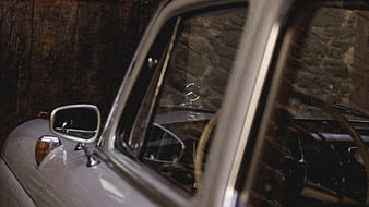 Close-up of vintage Mercedes-Benz hood ornament and side mirror