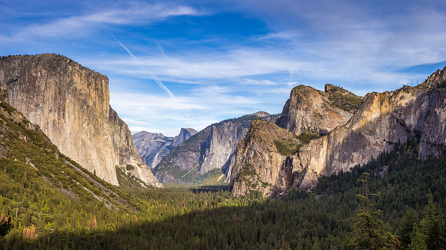 Majestic Yosemite Valley Landscape with Granite Cliffs and Forest