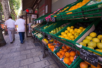 Fresh citrus fruits at a Parisian street market display