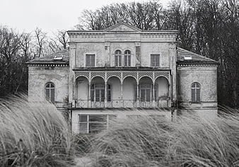 Black and white photo of abandoned historic villa in Heiligendamm