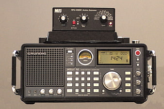 Grundig Satellit 150 Radio with MFJ Active Antenna