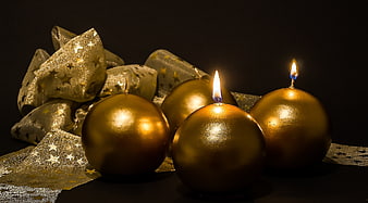 Golden spherical advent candles with star-patterned ribbon
