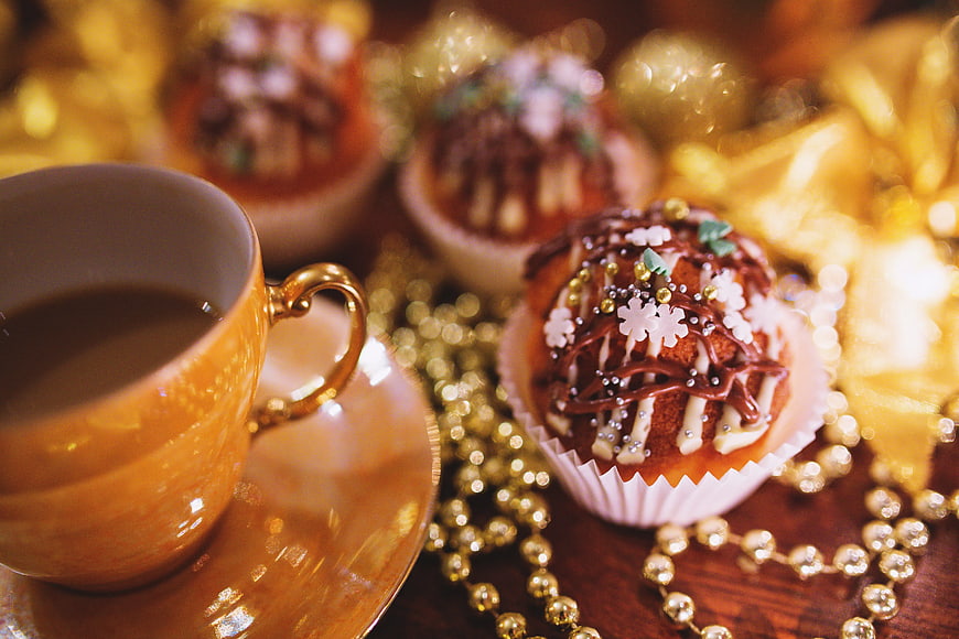 Christmas Cupcakes with Coffee and Gold Decorations