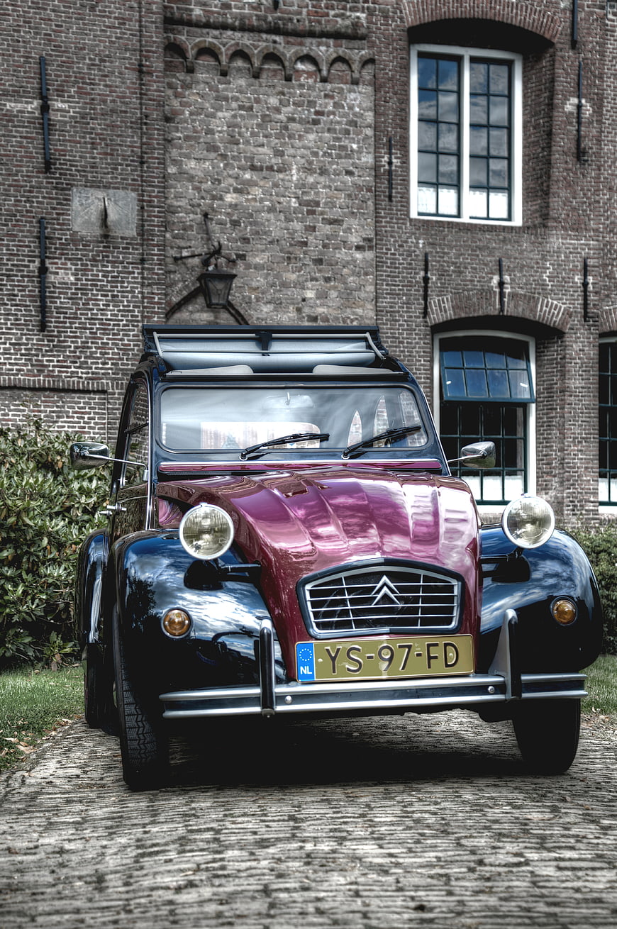 Vintage Citroën 2CV parked on cobblestones