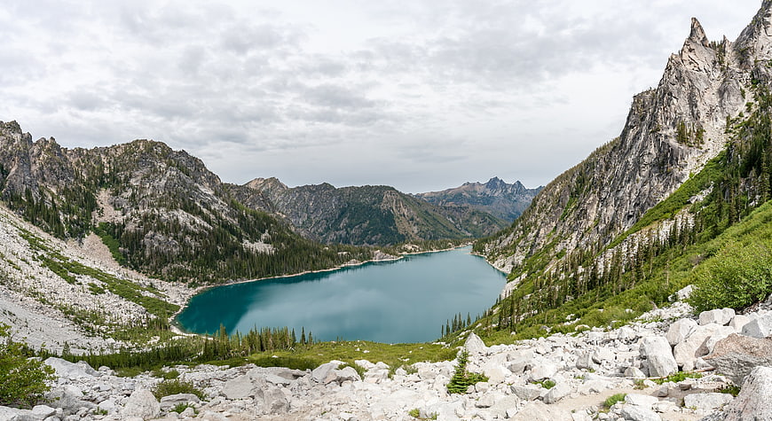 Panoramic Alpine Lake Surrounded by Rocky Mountain Peaks