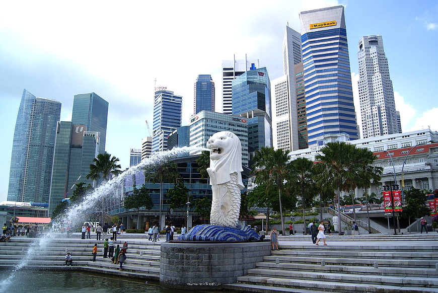 Merlion Fountain and Singapore Financial District Skyline