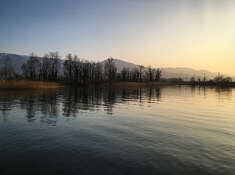 Serene Lake Landscape with Mountain Reflections at Sunset